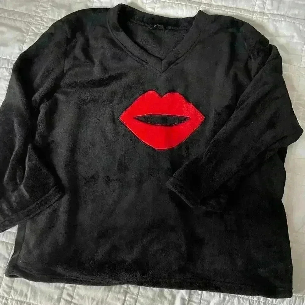 Y2K Black micro fleece sweater Just Love women’s‎ 3xl red lips graphic front